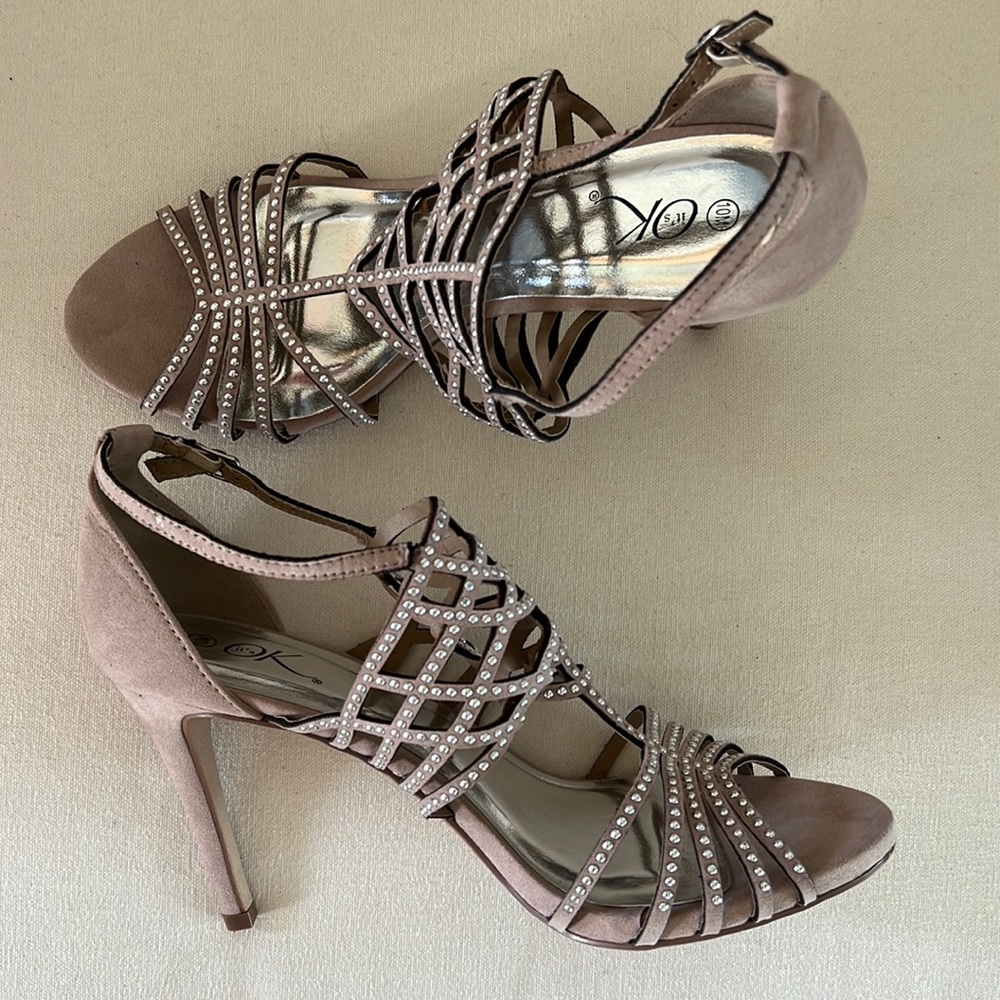Tan suede high heeled shoes